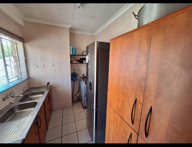 3 BEDROOM HOUSE FOR SALE IN VANDERBIJLPARK SE 3